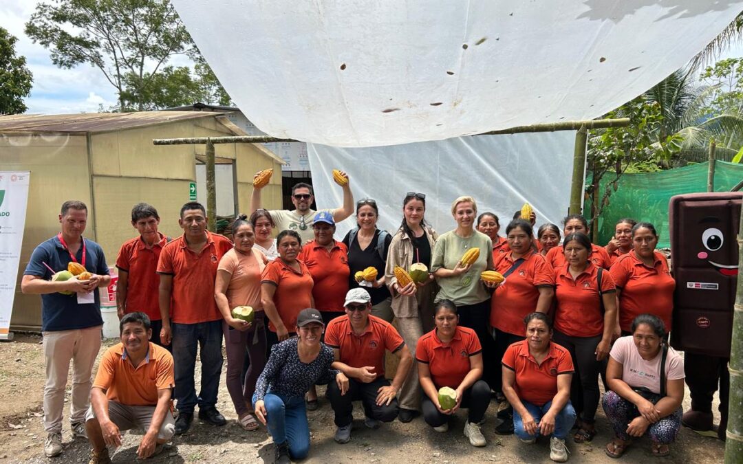 DEVIDA y OTARIS consolidan alianza estratégica en la FICACAO 2025 para fortalecer el cacao del VRAEM